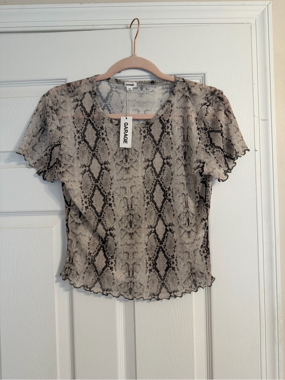 Garage Snake-Print Short Sleeve Crop Top - Beige & Black